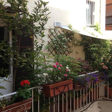 Relais Teatro Argentina Bed & Breakfast Рим Екстериор снимка