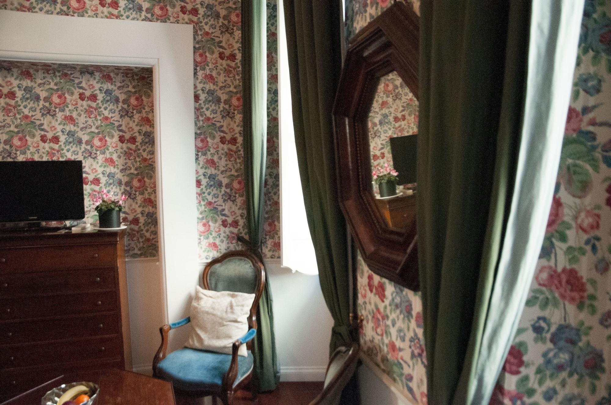 Relais Teatro Argentina Bed & Breakfast Рим Екстериор снимка