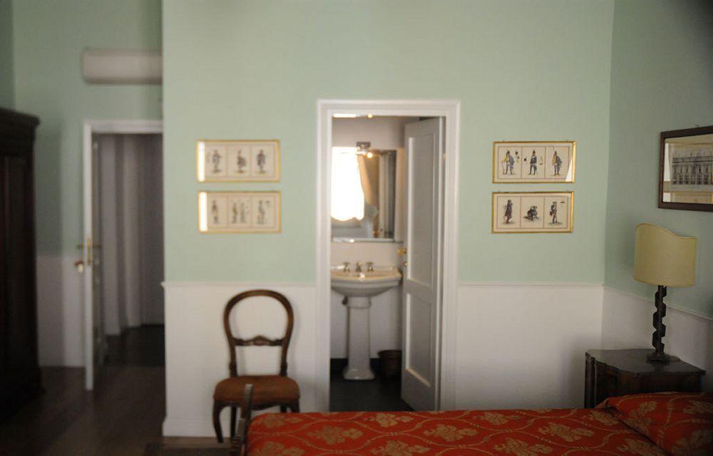 Relais Teatro Argentina Bed & Breakfast Рим Екстериор снимка