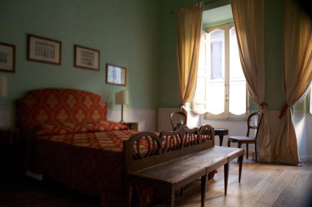 Relais Teatro Argentina Bed & Breakfast Рим Екстериор снимка