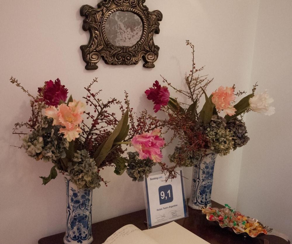 Relais Teatro Argentina Bed & Breakfast Рим Екстериор снимка