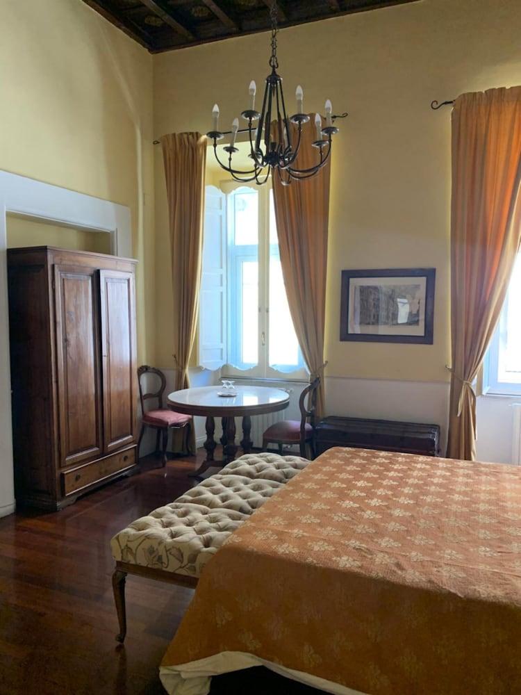 Relais Teatro Argentina Bed & Breakfast Рим Екстериор снимка