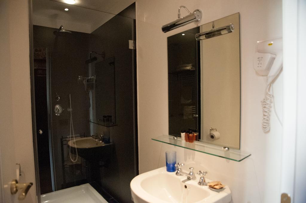 Relais Teatro Argentina Bed & Breakfast Рим Екстериор снимка